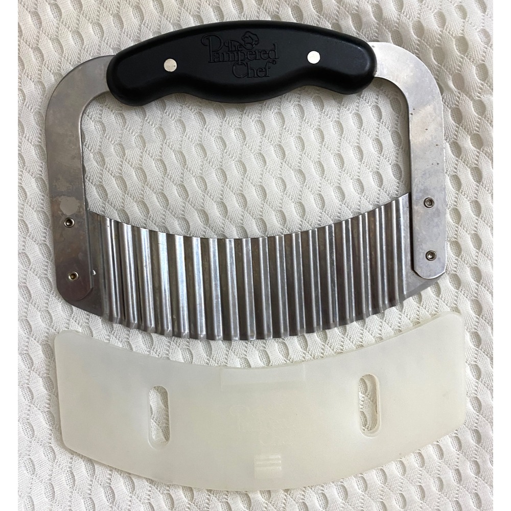 Pampered Chef Crinkle Cutter 1089 Wavy Blade Vegetable Slicer with Cover